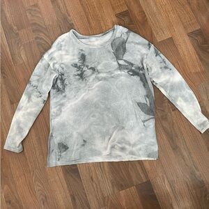 Gray and white marbled colored top. American Eagle Soft &Sexy Plush size M.